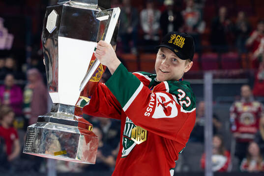 Noah Hasa of Frölunda celebrates with the trophy