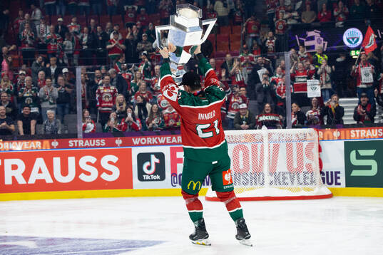 Jere Innala of Frölunda celebrates with the trophy