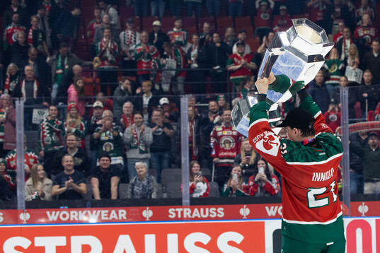 Jere Innala of Frölunda celebrates with the trophy