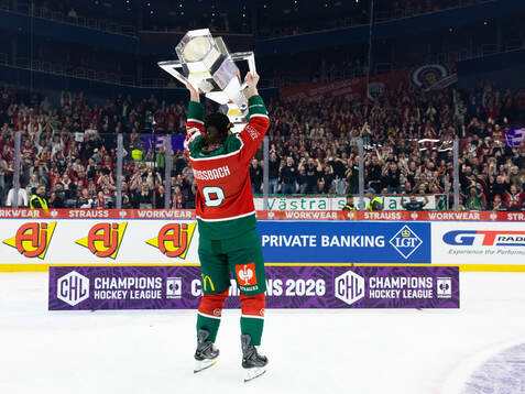 Linus Weissbach of Frölunda celebrates with the trophy