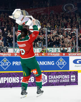 Linus Weissbach of Frölunda celebrates with the trophy
