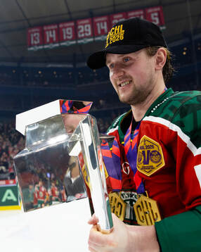 Linus Weissbach of Frölunda celebrates with the trophy