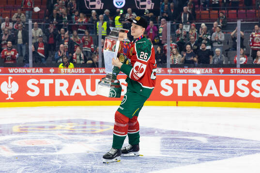 Isac Heens of Frölunda celebrates with the trophy