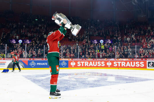 Filip Cederqvist of Frölunda celebrates with the trophy