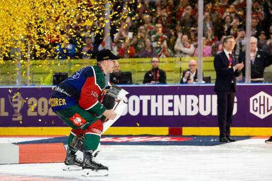 Max Friberg of Frölunda celebrates with the trophy