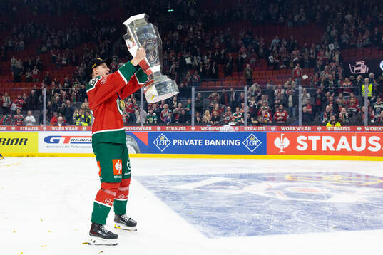 Isac Heens of Frölunda celebrates with the trophy