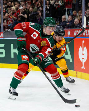 Erik Gustafsson of Luleå and Ivar Stenberg of Frölunda