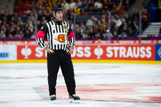 Referee Christoph Sternat