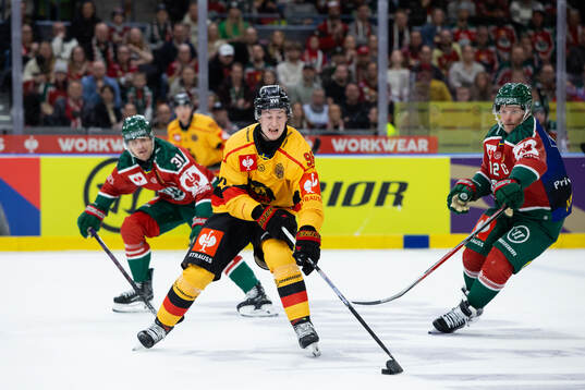 Pontus Andreasson of Luleå and Max Friberg of Frölunda