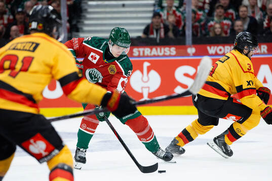 Isac Heens of Frölunda and Frederic Allard of Luleå