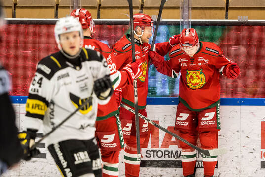 Moras Hampus Larsson jublar