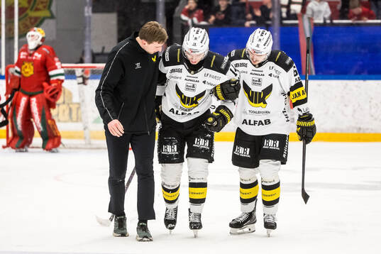 Västerås Max Karlsson lämnar isen
