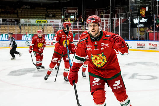 Moras Viktor Lennartsson jublar