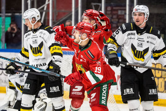 Moras Viktor Lennartsson jublar