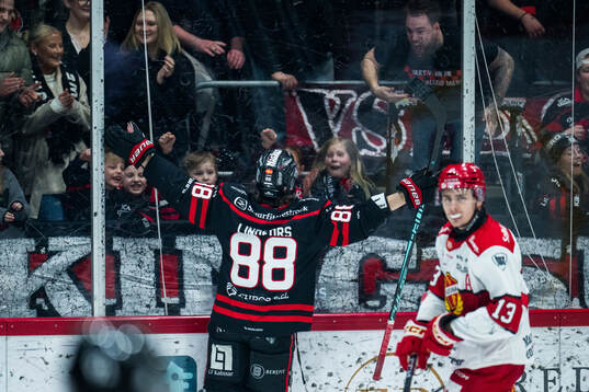 Nybros Tim Lindfors jublar