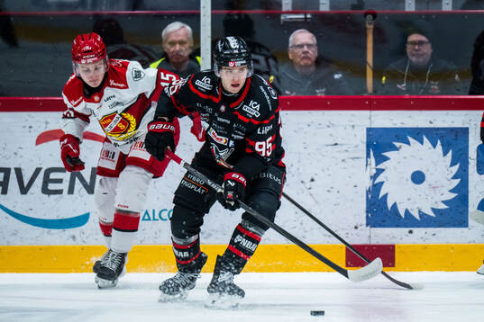 Almtunas Liam Danielsson och Nybros Olli Nikupeteri