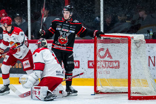 Almtunas målvakt Herman Liv och Nybros Elias Stenman