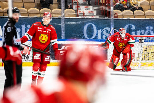 Moras målvakt Tobias Johansen Breivold deppar