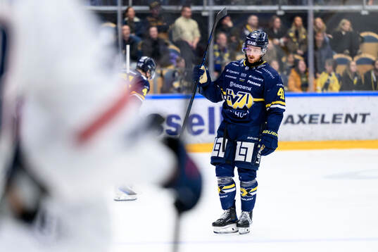 HV71s Riley Woods deppar