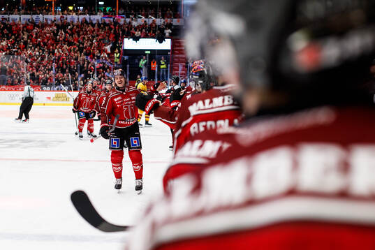 Örebros Luke Martin jublar