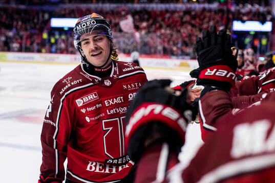 Örebros Luke Martin jublar vid 3-1