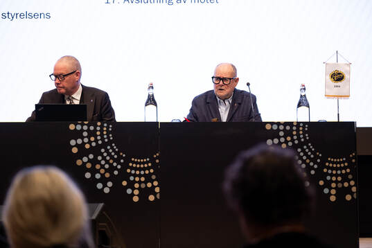 Årsmötets sekreterare Anders Segerblom och årsmötets