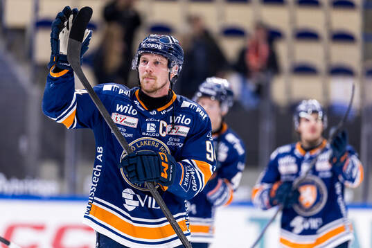 Växjös Joel Persson jublar