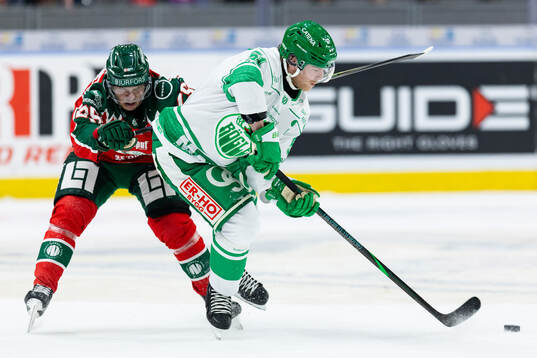 Frölundas Arttu Ruotsalainen och Rögles Calle Själin