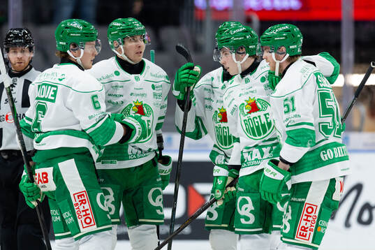 Rögles Paul Ladue jublar ihop med Felix Nilsson