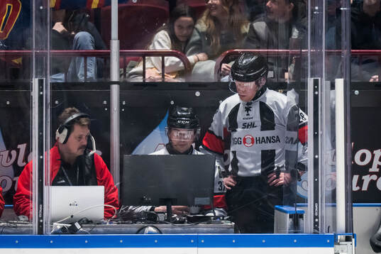 Linjedomare Örjan Åhlén och Domare Mikael Holm