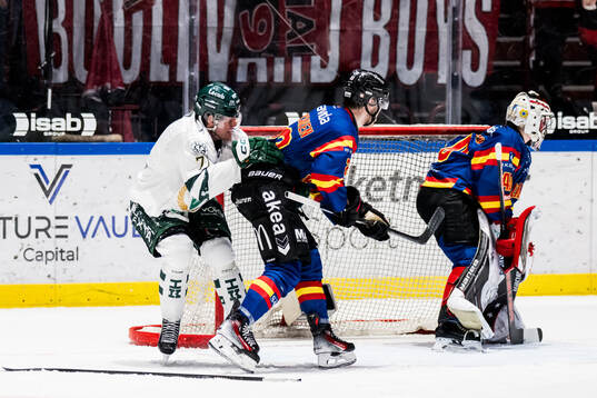 Färjestads Viktor Lodin och Malmö Redhawks Janne Kuokkanen
