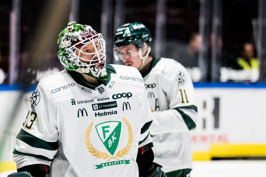 Färjestads målvakt Emil Larmi deppar