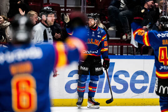 Malmö Redhawks Carl Persson jublar
