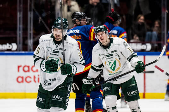 Färjestads David Tomasek och Joakim Nygård deppar