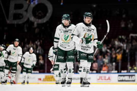 Färjestads Marian Studenic och Nick Leivermann deppar