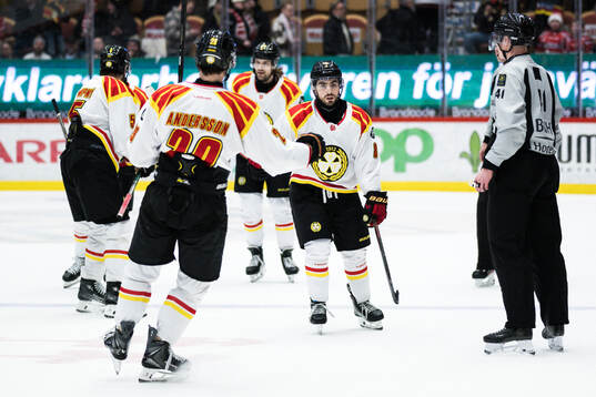 Brynäs Bobby Trivigno jublar