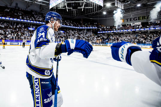 Leksands Peter Cehlarik jublar