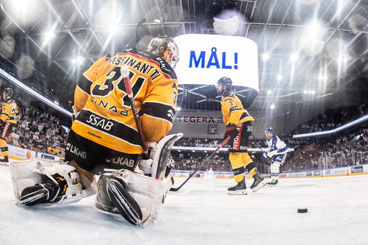 Luleås målvakt Joel Lassinantti deppar