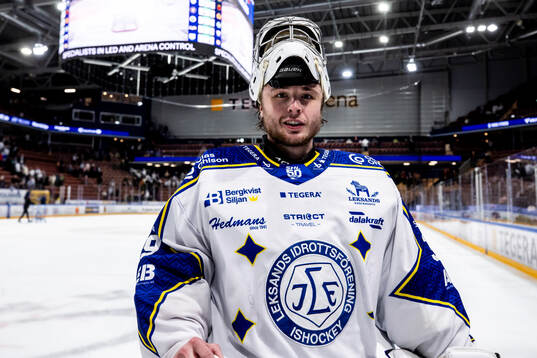 Leksands målvakt Filip Larsson jublar