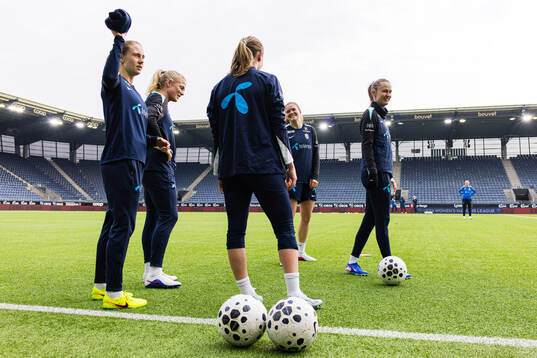 Lisa Naalsund, Guro Bergsvand, Signe Gaupset and Caroline