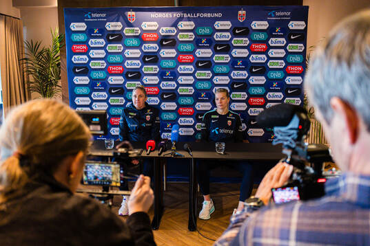 Head coach Gemma Grainger and Ada Hegerberg of the
