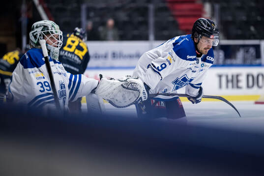 Karlskogas målvakt Måns Goos och Eero Teräväinen