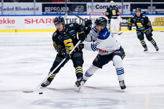 Södertäljes Andrew Vanderbeck och Karlskogas Jonatan