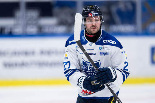 Karlskogas Tobias Sjökvist jublar