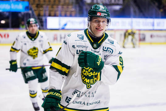 Björklövens Oscar Tellström jublar