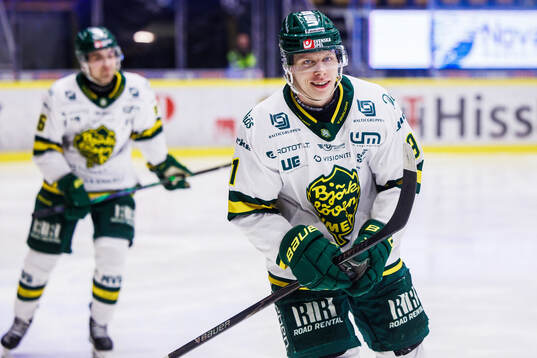 Björklövens Oscar Tellström jublar