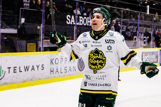 Björklövens Gustaf Kangas jublar
