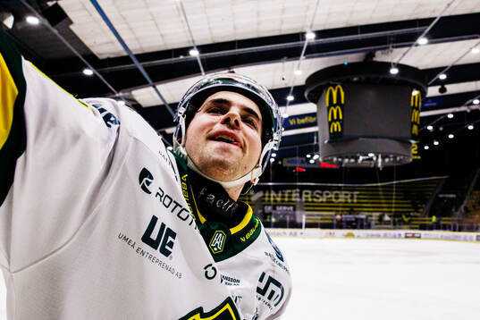 Björklövens Gustaf Kangas jublar