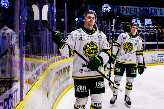 Björklövens Marcus Björk och Linus Cronholm jublar