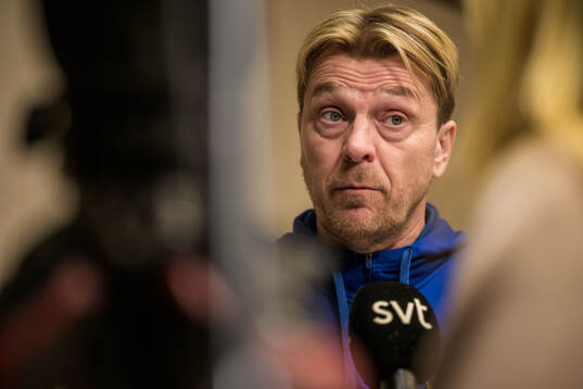 Head coach Tony Gustavsson of the women's national football